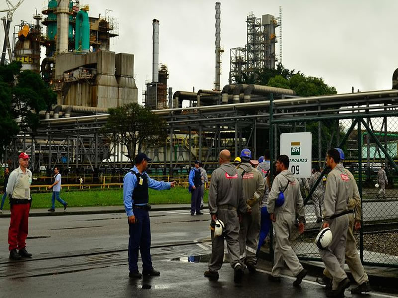 Petroleiros deflagram greve de 72 horas a partir de quarta-feira (30)