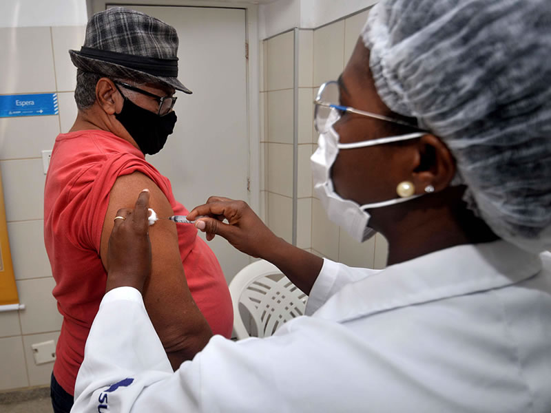 Vacinação contra gripe é aberta ao público geral em Salvador