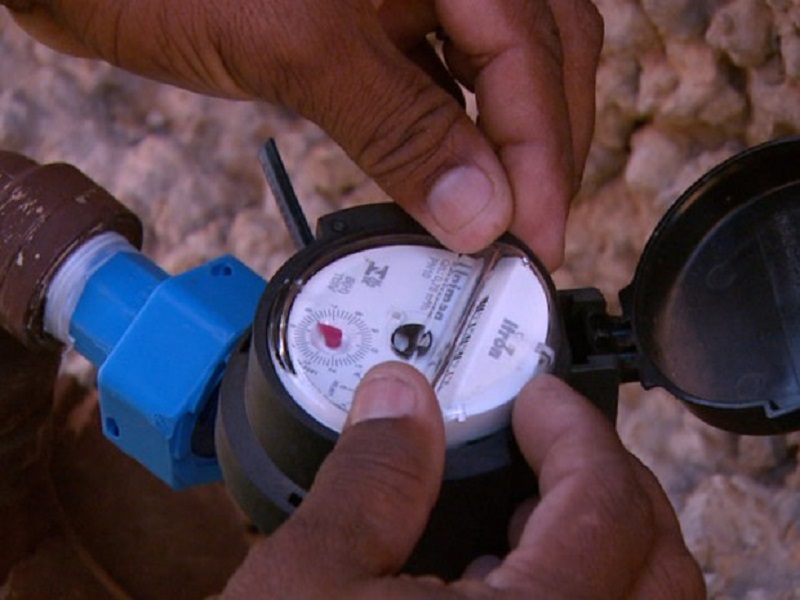 Embasa descobrem fraude de água abastecendo mercado e três residências em Paripe