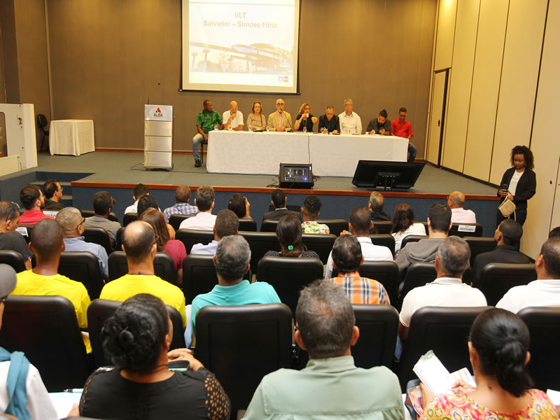 Encontro sobre o VLT reúne gestores e mais de 200 moradores do Subúrbio