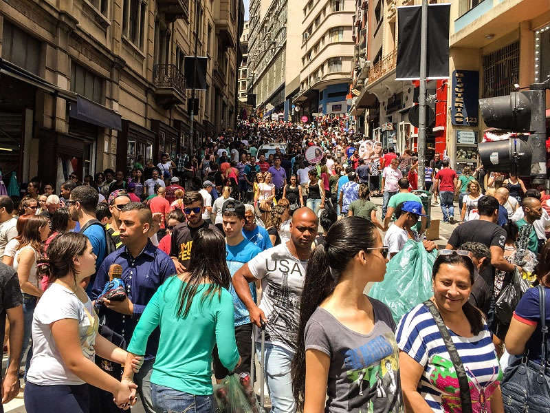 População brasileira passa de 208,4 milhões de pessoas