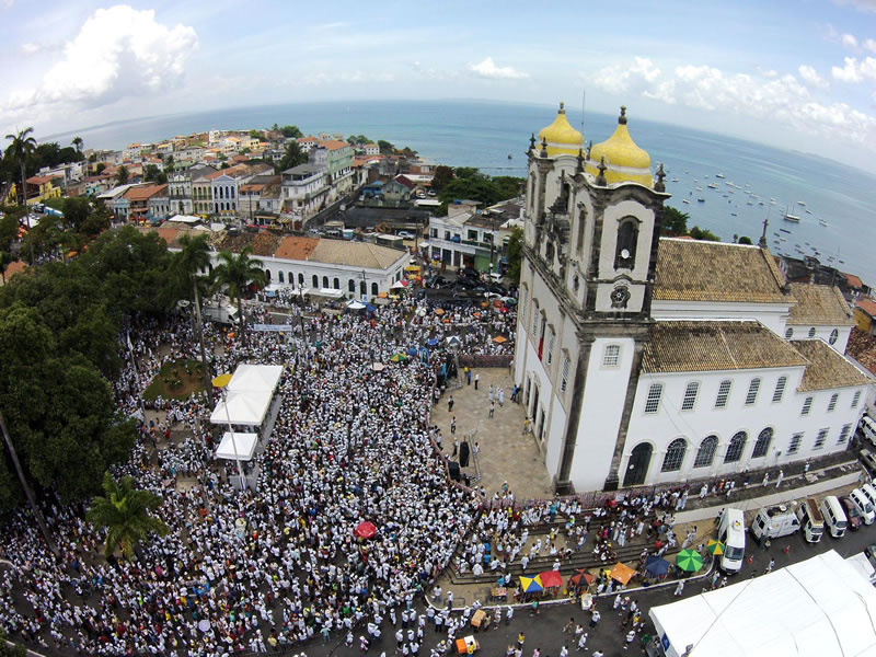 Alta estação e festas populares movimentam calendário de eventos de Salvador