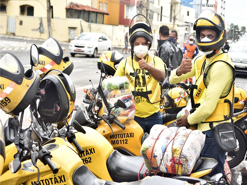 Prefeitura inicia entrega de cestas básicas a mototaxistas