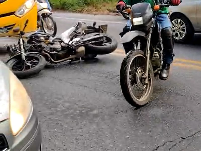 Acidente com motocicletas deixa feridos graves na BA-528