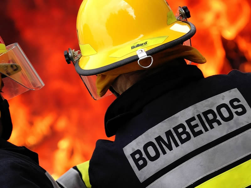 Incêndio destrói terreiro e deixa homem em estado grave no bairro de Paripe