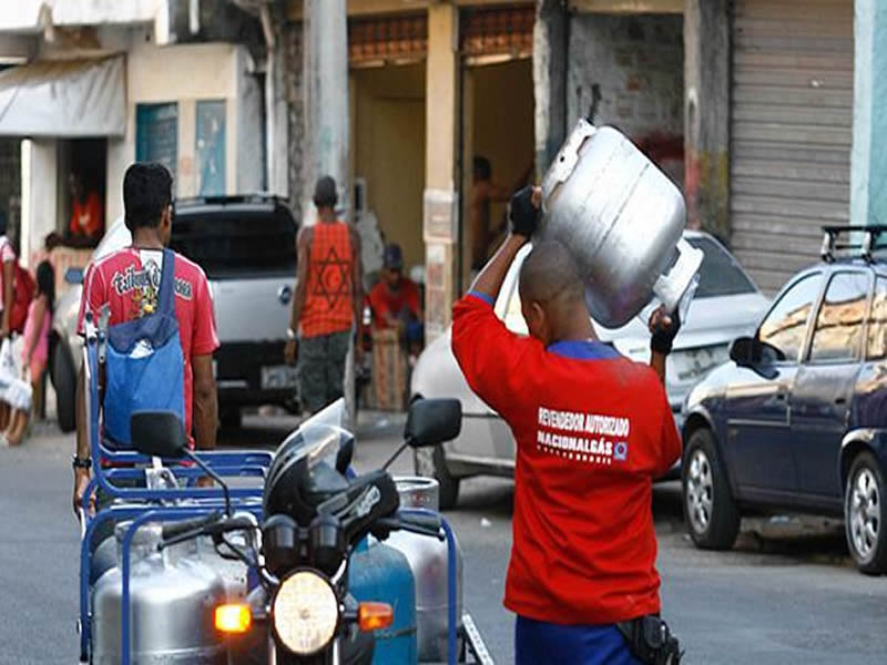 Gás de cozinha fica até 15% mais caro na Bahia