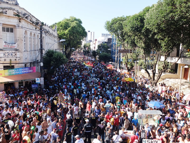 Salvador recebe 17ª Parada do Orgulho LGBT da Bahia neste domingo (9)