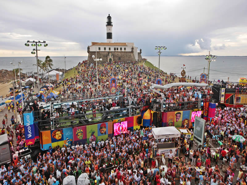 Carnaval das antigas marca abertura da folia em Salvador