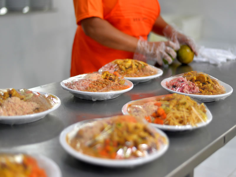 Restaurante popular de São Tomé de Paripe reabre com refeições gratuitas