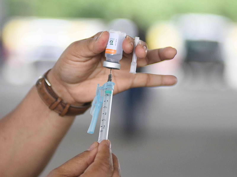 Novos públicos são incluídos na vacinação contra Covid-19 nesta quarta (12)