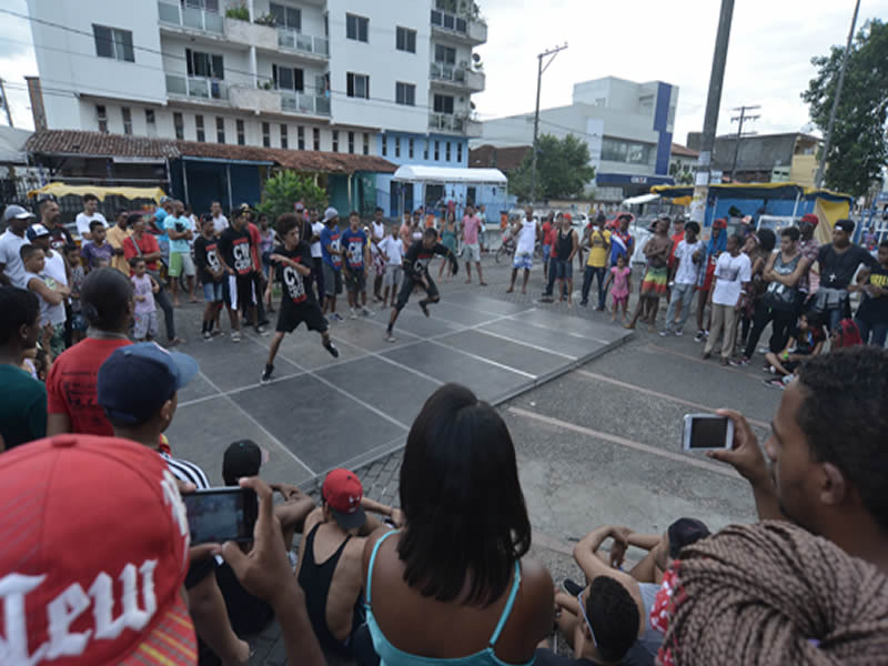 Festival de Hip Hop do Subúrbio anima a Praça do Revolução, em Periperi
