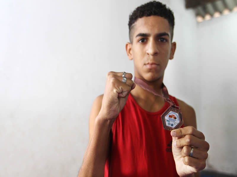 BCS de Fazenda Coutos transforma vida de jovens através do boxe