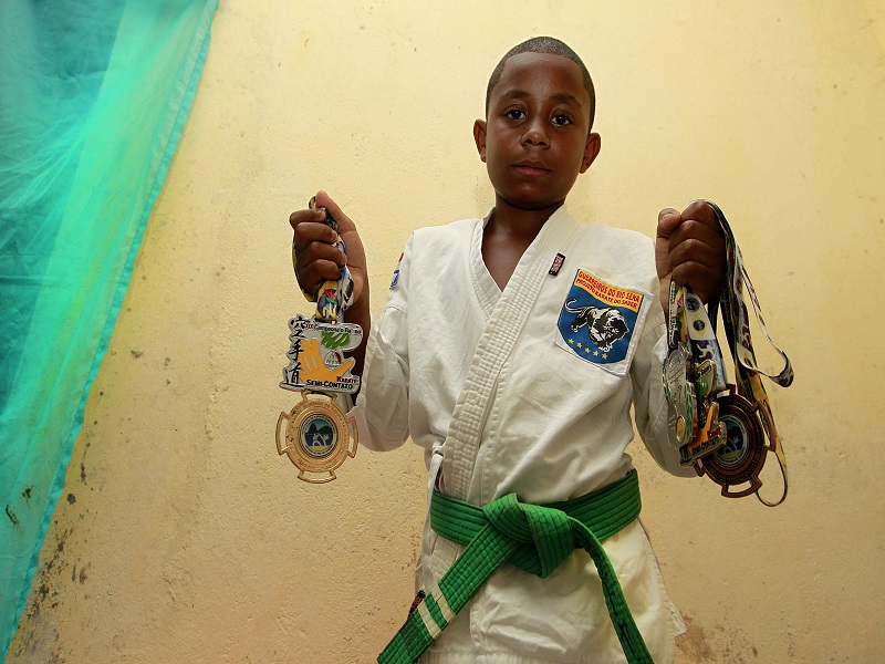 Karatê do Saber transforma vida de garoto em Rio Sena