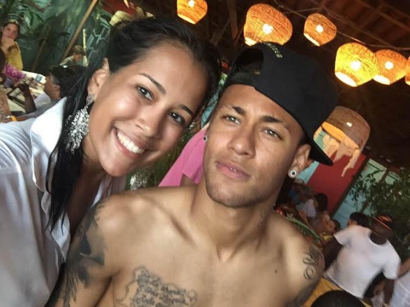 Após treino na Fonte Nova, Neymar passeia por Ilha de Maré