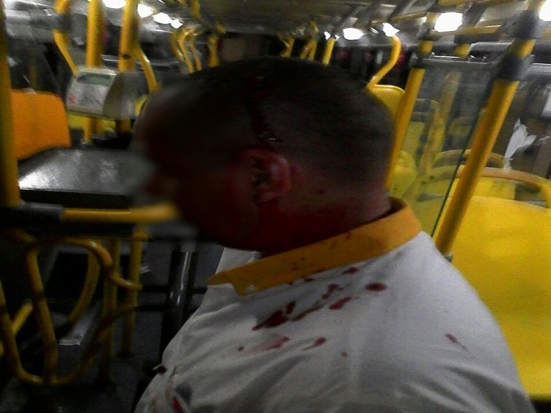 Motorista de ônibus é apedrejado por passageiro após negar carona em Paripe