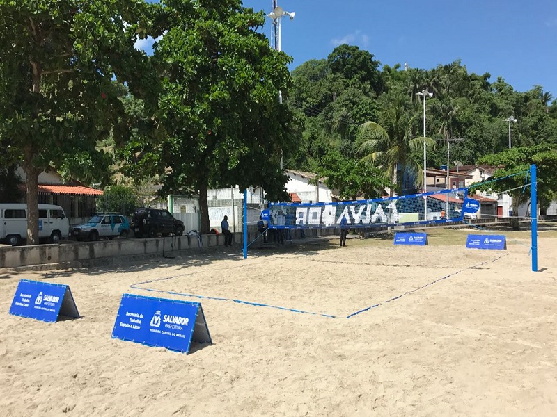 Equipamentos esportivos são instalados na Orla de São Tomé de Paripe