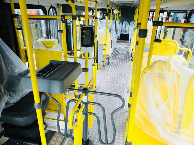 Prefeitura de Salvador entrega novos ônibus com ar-condicionado