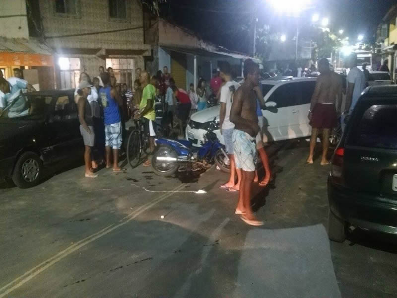 Motociclista colide em veículo, em Paripe