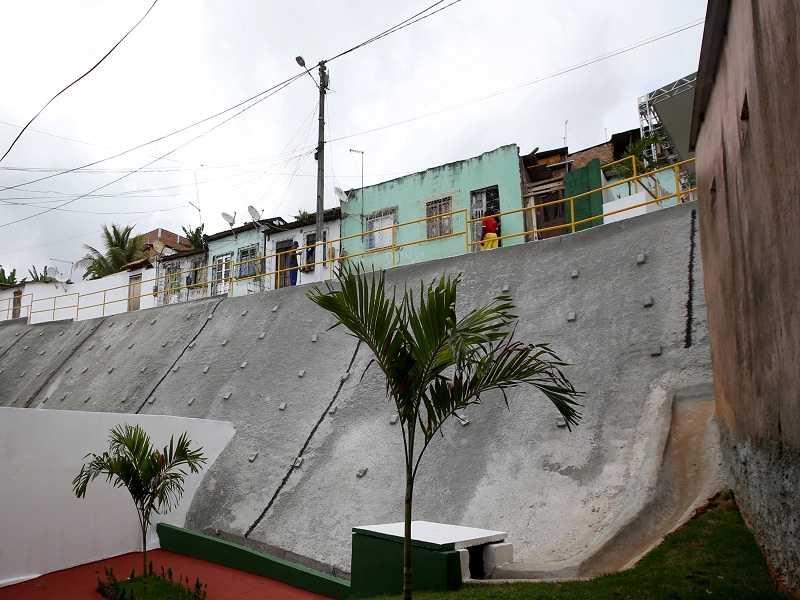 Contenção de encosta é entregue em Praia Grande