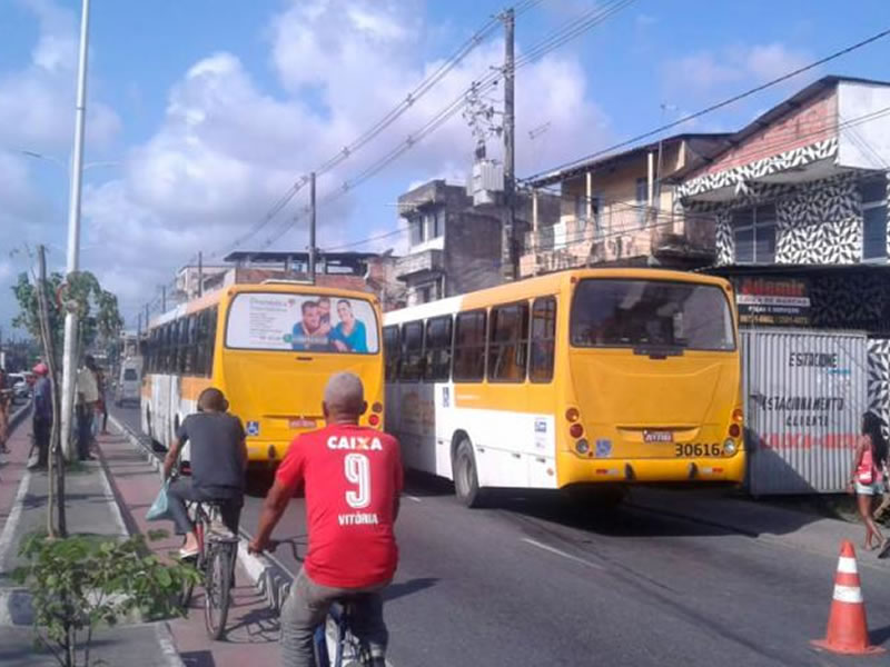 Mulher morre atropelada por ônibus na Av. Suburbana