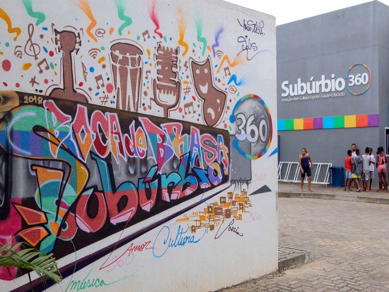 Grafite leva cores e formas para Subúrbio 360 em ação colaborativa