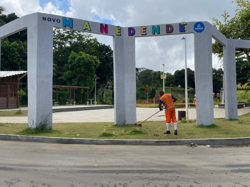 Mané Dendê estimula comunidade de Ilha Amarela a preservar espaços públicos