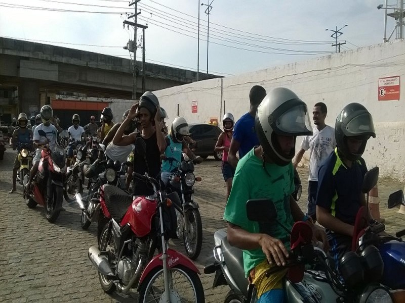 Blitz na Suburbana termina com 20 motos apreendidas em 10 minutos