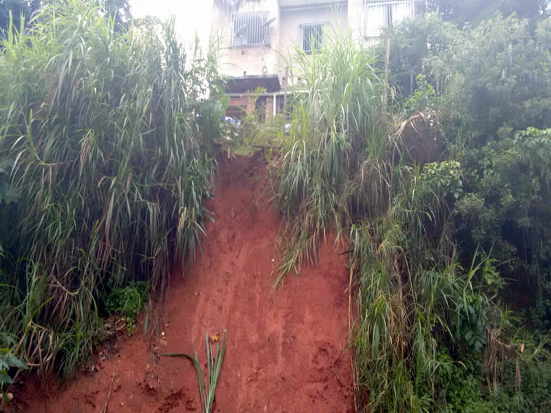 Moradores estão sem sossego por causa de deslizamento de terra na Ilha Amarela