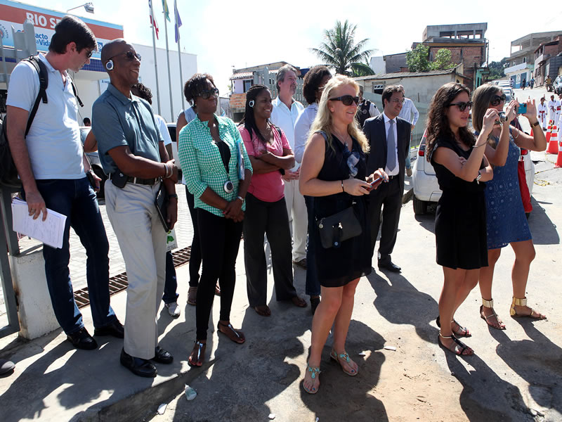Comitiva da ONU e Delegação Jamaicana visitam a Base Comunitária de Segurança do Rio Sena