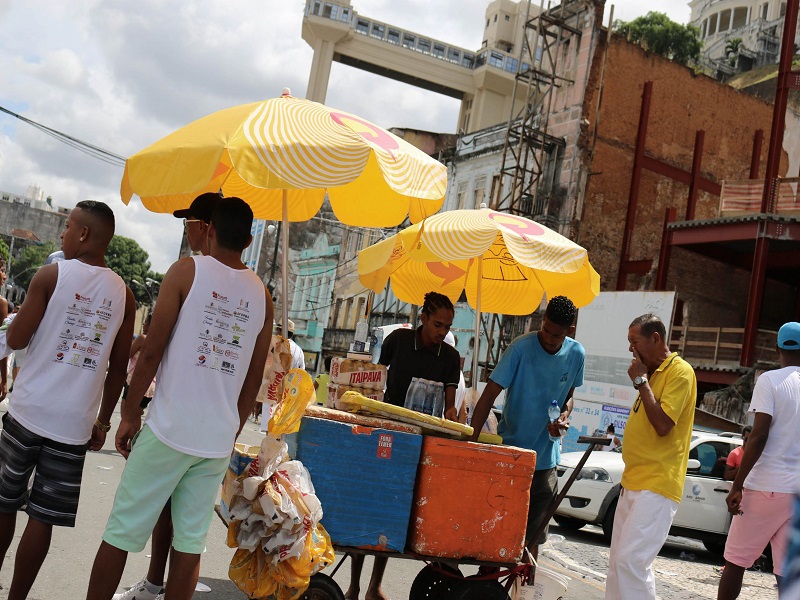 Aberto período de licenças a ambulantes para festas populares e pré-Carnaval
