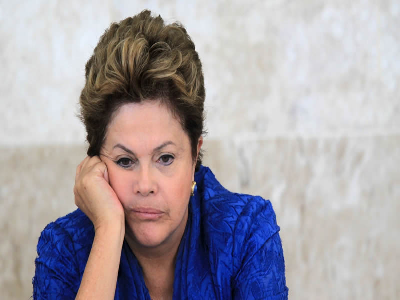 Senado aprova processo de impeachment e afasta Dilma