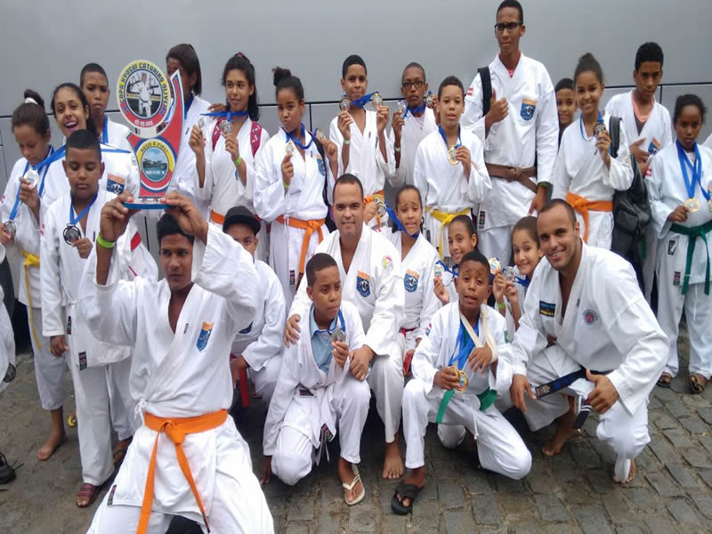 Alunos de projeto de karatê do Rio Sena conquistam medalhas