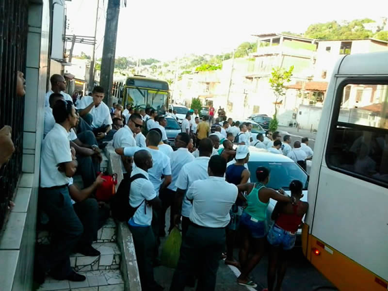 Prisão de rodoviários gera protesto na Av. Suburbana