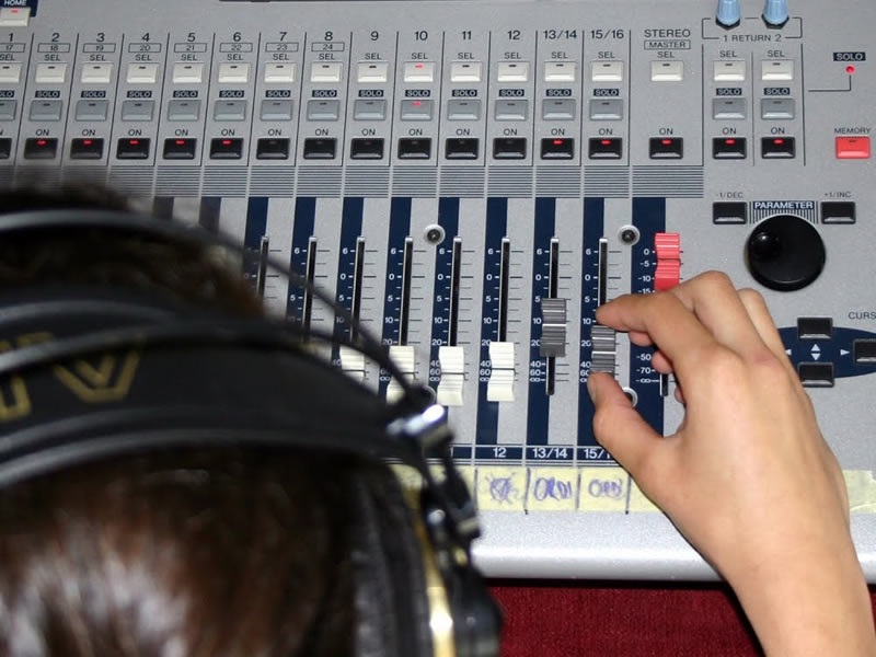 Rádio de escola da rede estadual fortalece integração entre estudantes em Plataforma