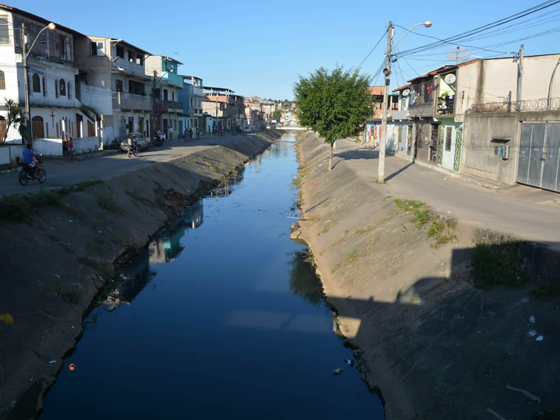 Prefeitura finaliza limpeza do canal do Rio Paraguari em Periperi